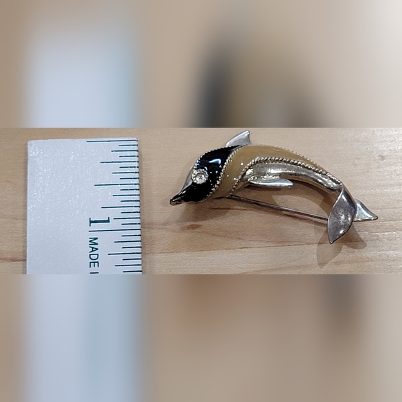 Darlene Dolphin Pin - Gold Tone & Enamel - Vintage - Picture 3 of 12